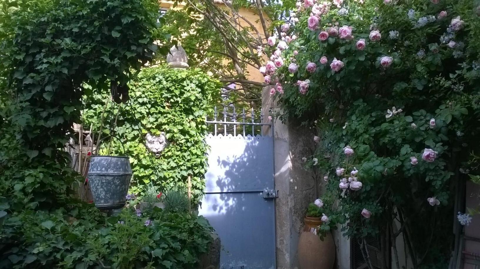 Hotel Au Puits De La Fontaine Tavernes Exterior foto