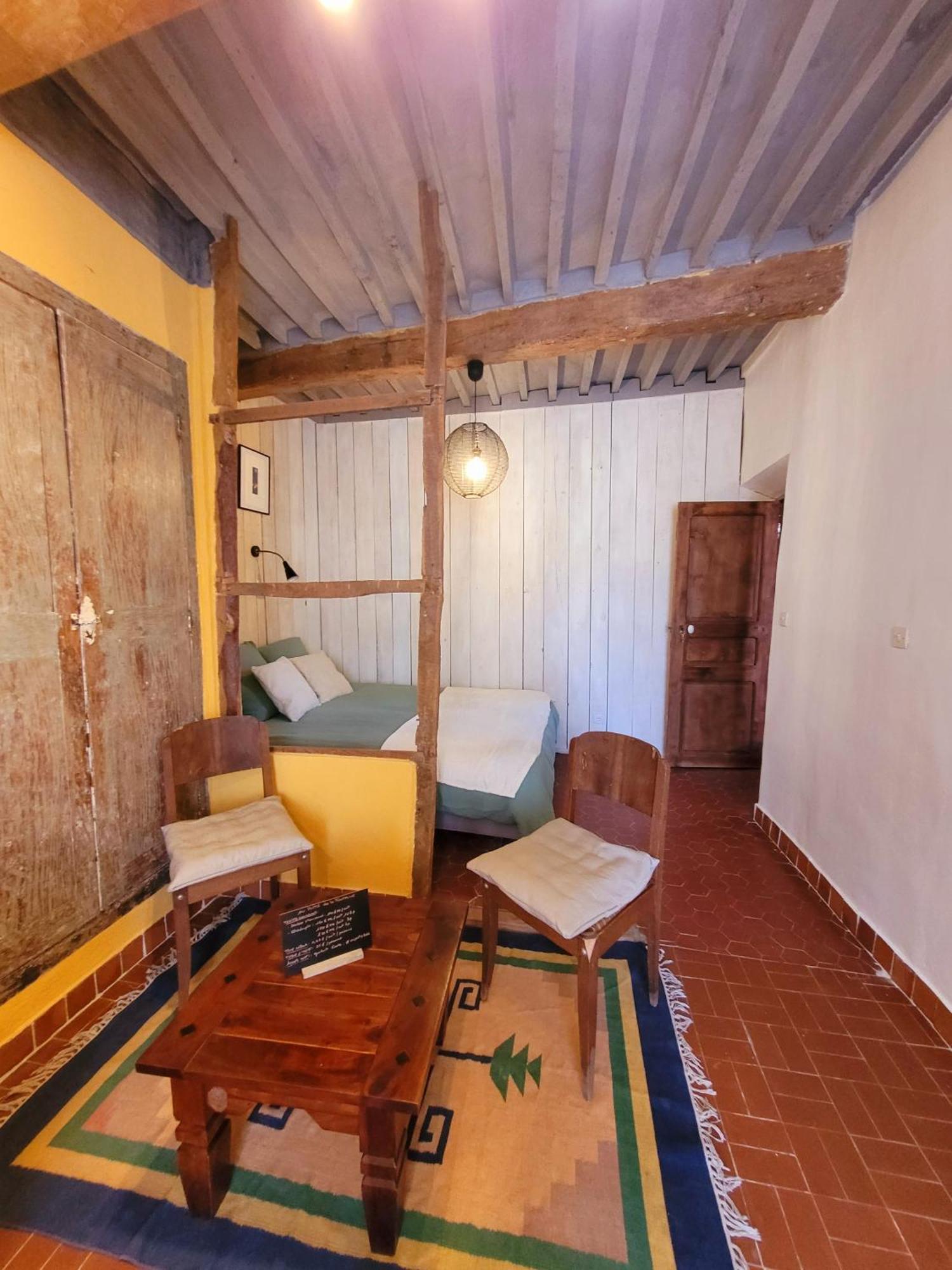 Hotel Au Puits De La Fontaine Tavernes Habitación foto